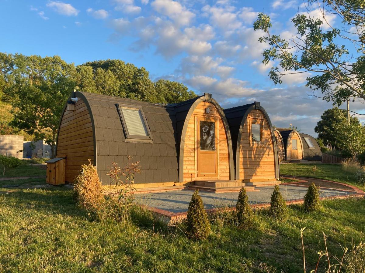 Rabbit Glamping Pod School House Farm Hotel Leighton  Buitenkant foto