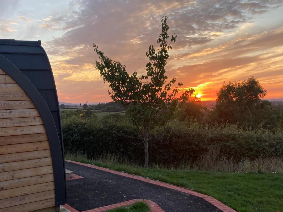 Rabbit Glamping Pod School House Farm Hotel Leighton  Buitenkant foto