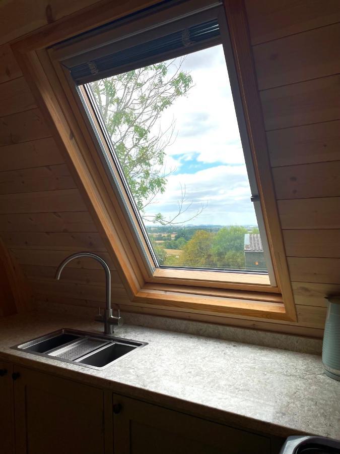 Rabbit Glamping Pod School House Farm Hotel Leighton  Buitenkant foto